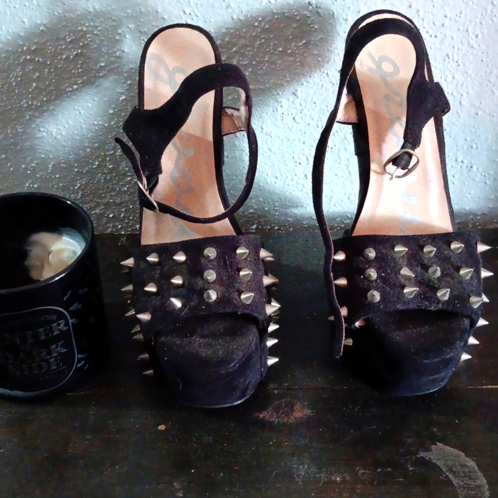 Spike shoes